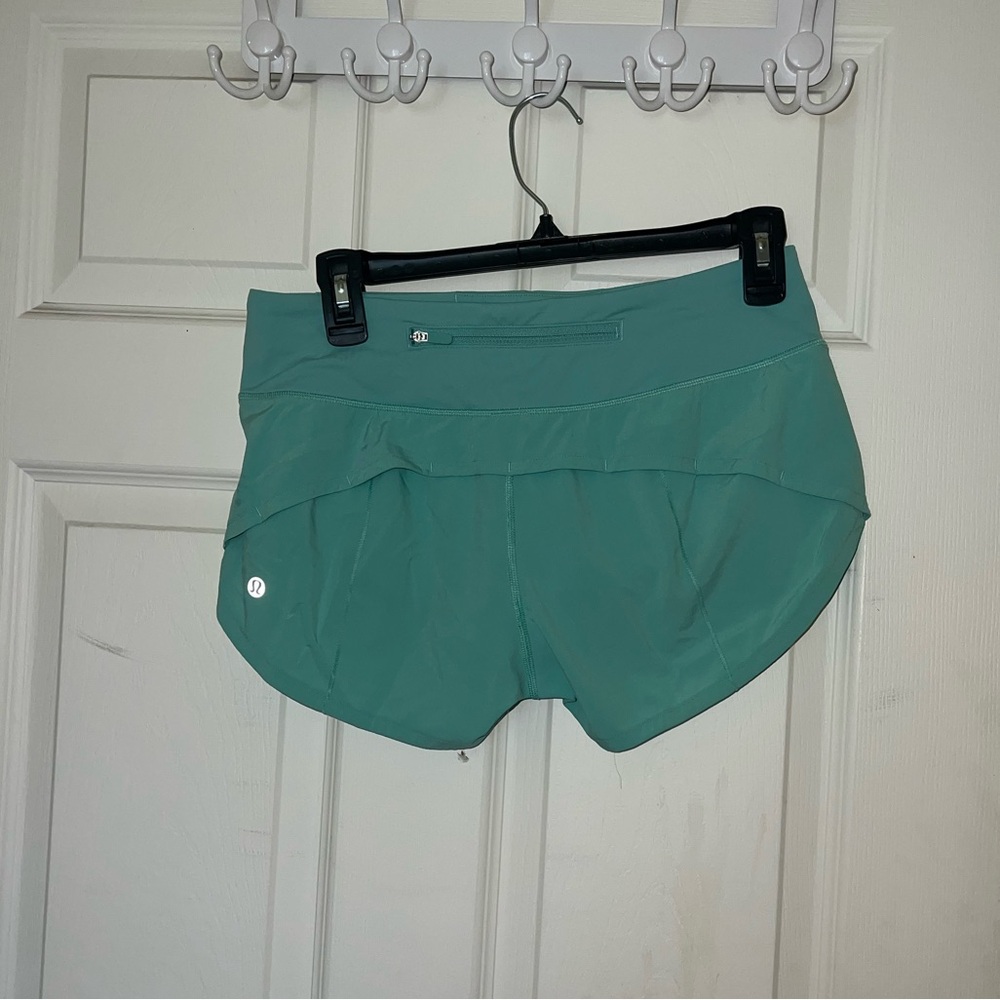 lululemon low rise speed ups in bali breeze size 4, 2.5” inseam